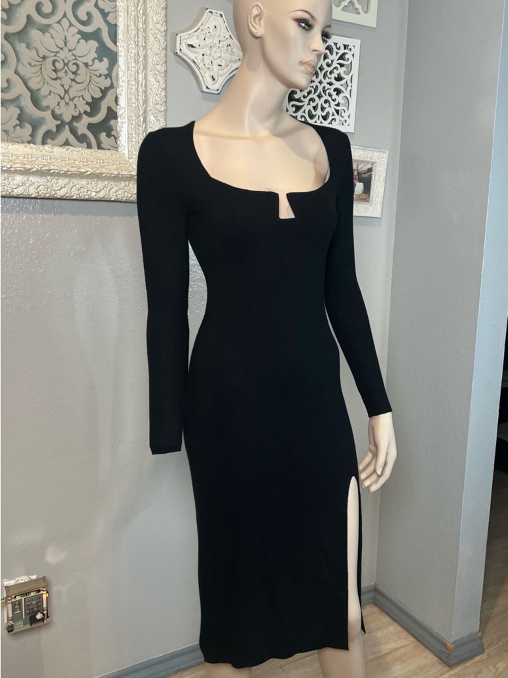 Abercrombie and Fitch Classic Black Long-Sleeve Midi Dress with Front Slit - Picture 4 of 12